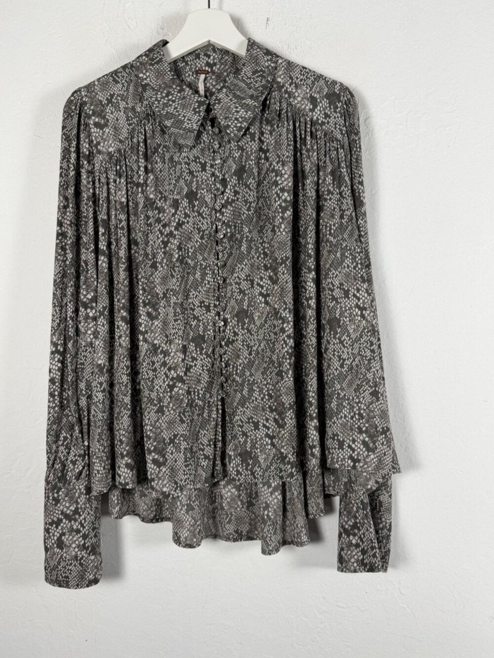 Free People Blouse Womens Snakeskin Long Sleeve Button Up Flowy Top Medium NWOT